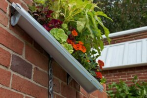 diy-hanging-gutter-garden